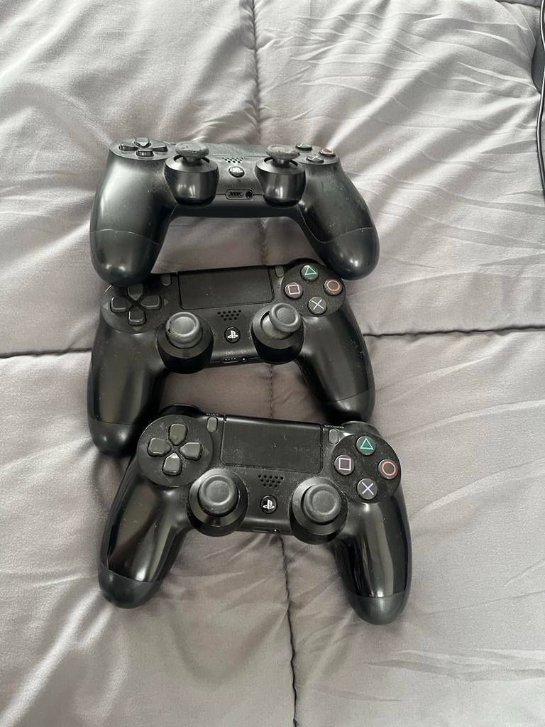 PS4 Gamecontrollers - Set van 3 Zwarte DualShock 4 Controlle, Gebruikt, Ophalen of Verzenden, Controller, PlayStation 4