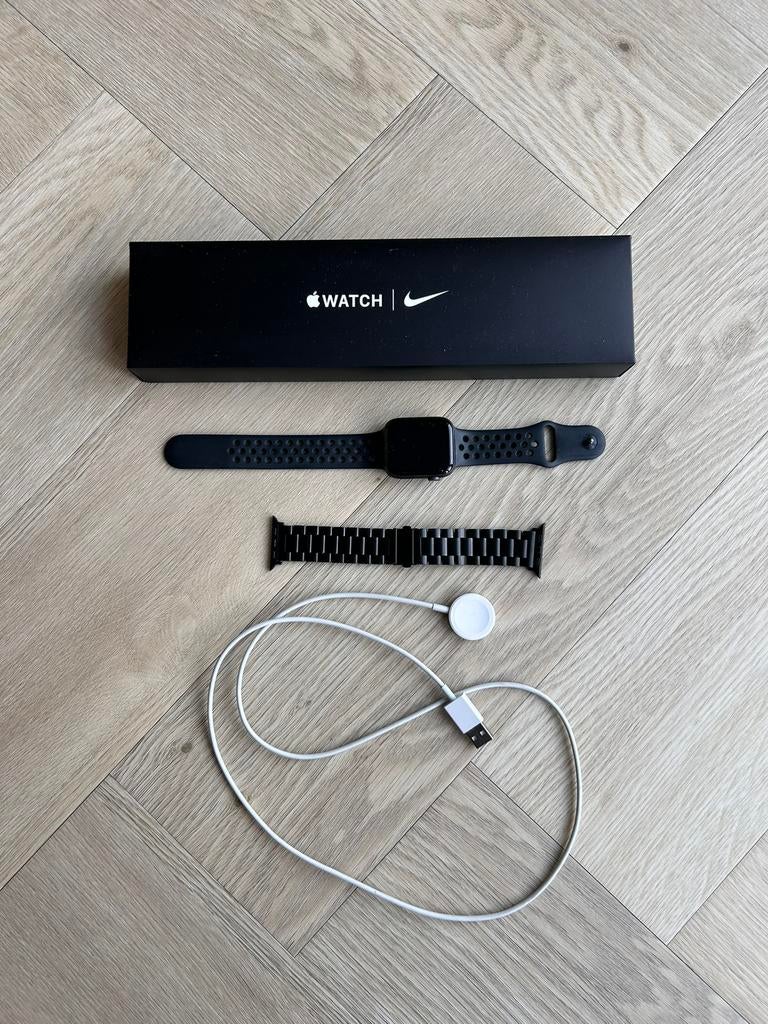 Apple watch se Nike 44mm, Ophalen of Verzenden, Zo goed als nieuw, Zwart, IOS
