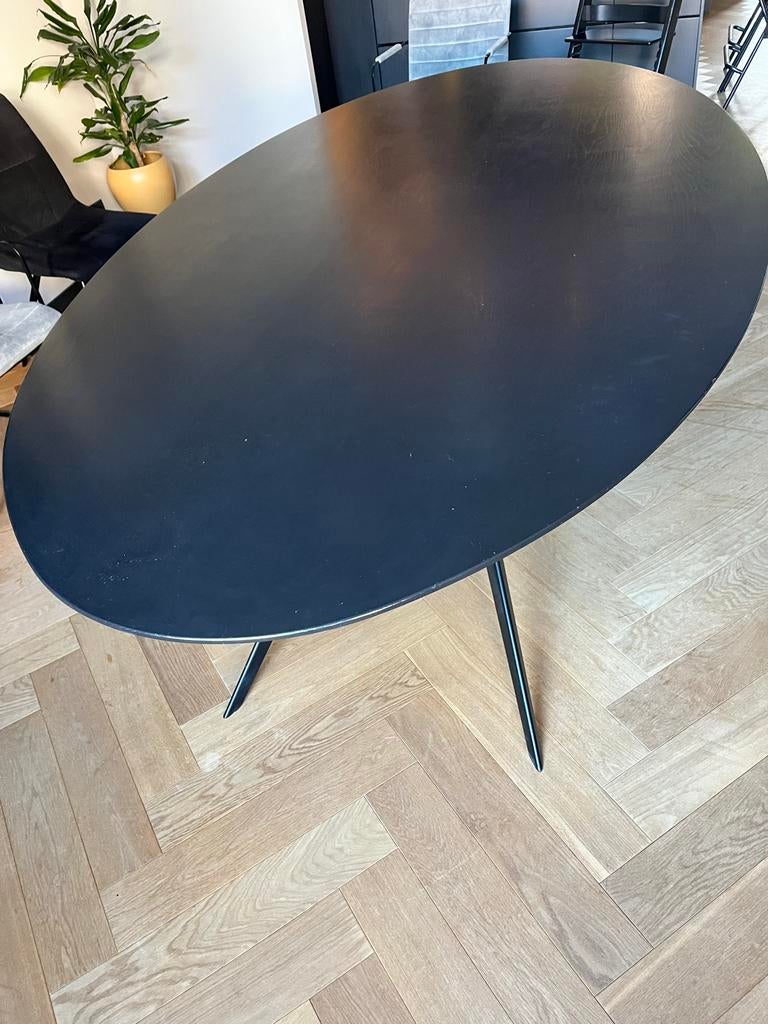 Ovale zwarte houten eettafel, Huis en Inrichting, Ophalen, Gebruikt, 100 tot 150 cm, 200 cm of meer