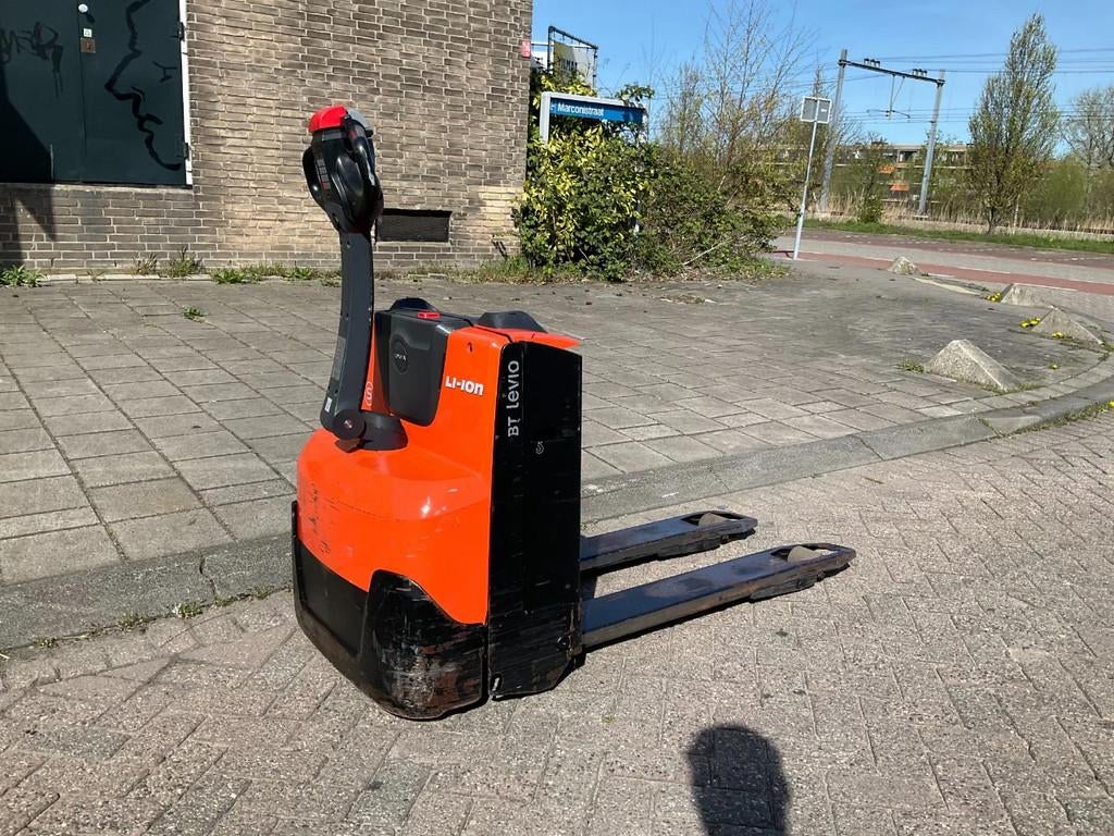 Toyota LWE140 1400KG LITHIUM PALLETWAGEN / HEFTRUCK, Zakelijke goederen, Machines en Bouw | Heftrucks en Intern transport, Palletwagen