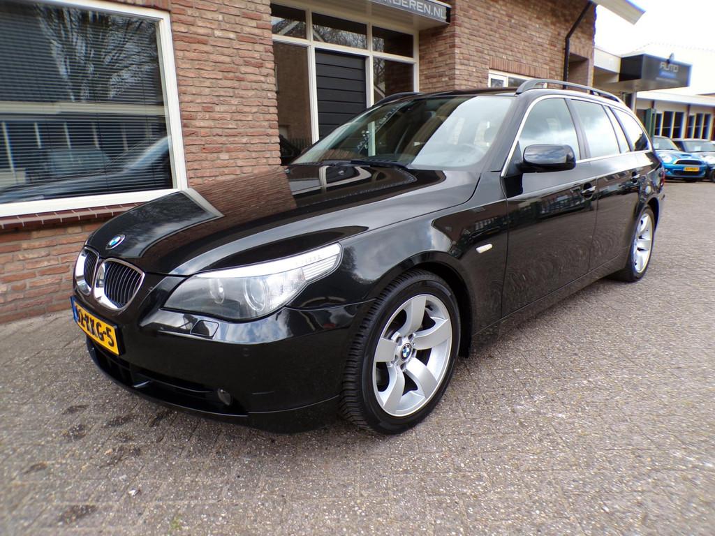 BMW 5-serie Touring 525i Automaat / Leder / Navi / Head Up, Auto's, Automaat, Achterwielaandrijving, Gebruikt, Zwart