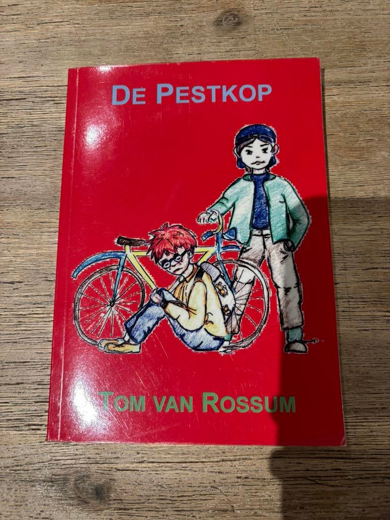 De pestkop | Tom van Rossum, Ophalen of Verzenden, Gelezen, Fictie