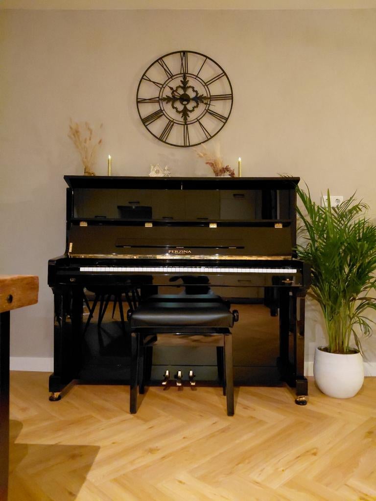 Hoogglans piano van topkwaliteit- uitstekende klank & staat, Muziek en Instrumenten, Piano's, Ophalen, Zo goed als nieuw, Zwart