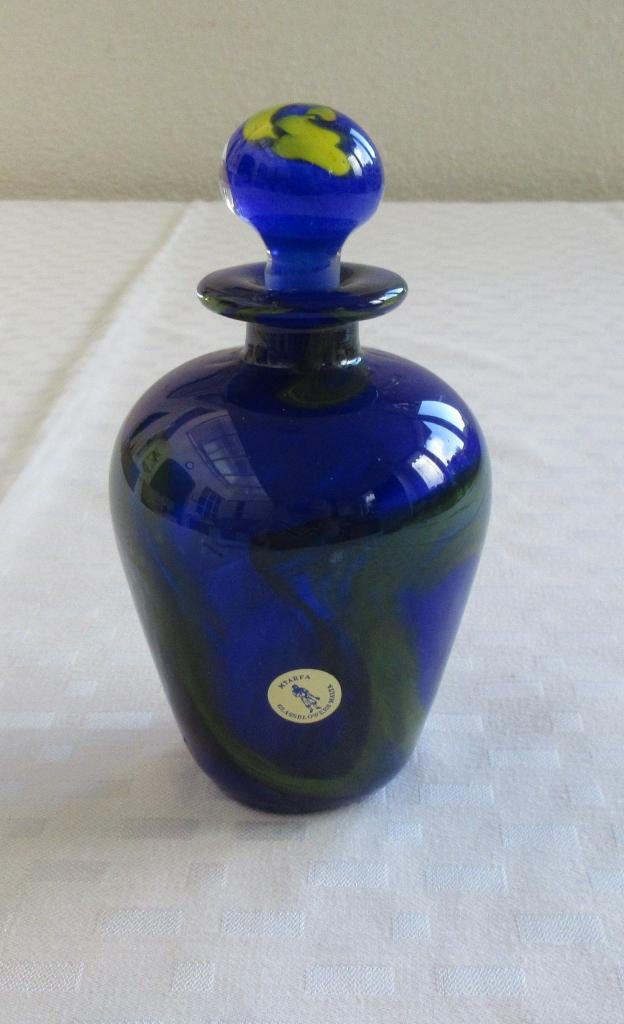 Blauw geblazen flesje MTARFA Malta, Antiek en Kunst, Ophalen of Verzenden