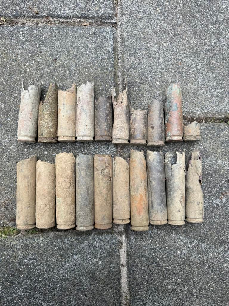 20x Britse 20MM Hispano Hulzen bodemvondst WW2, Verzamelen, Militaria | Tweede Wereldoorlog, Ophalen of Verzenden, Luchtmacht