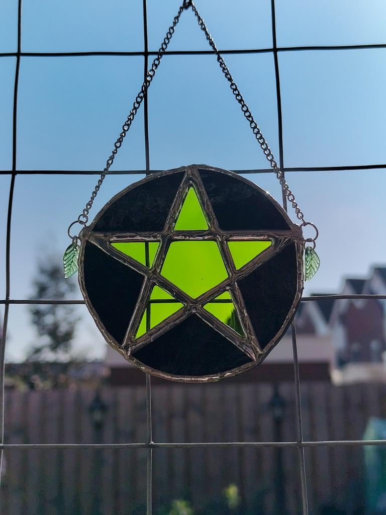 Handgemaakte glas-in-lood pentagram hanger (groen), Ophalen of Verzenden