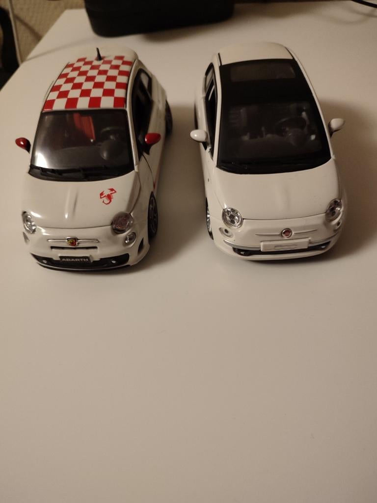 Twee Fiat 500 modelauto's, wit,1,18, Ophalen of Verzenden