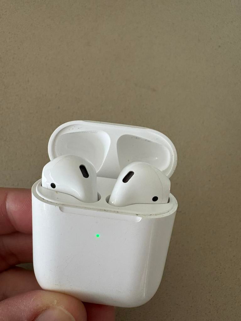 Airpods 2e generatie - linker oortje defect, Gebruikt, In gehoorgang (in-ear), Bluetooth, Ophalen of Verzenden