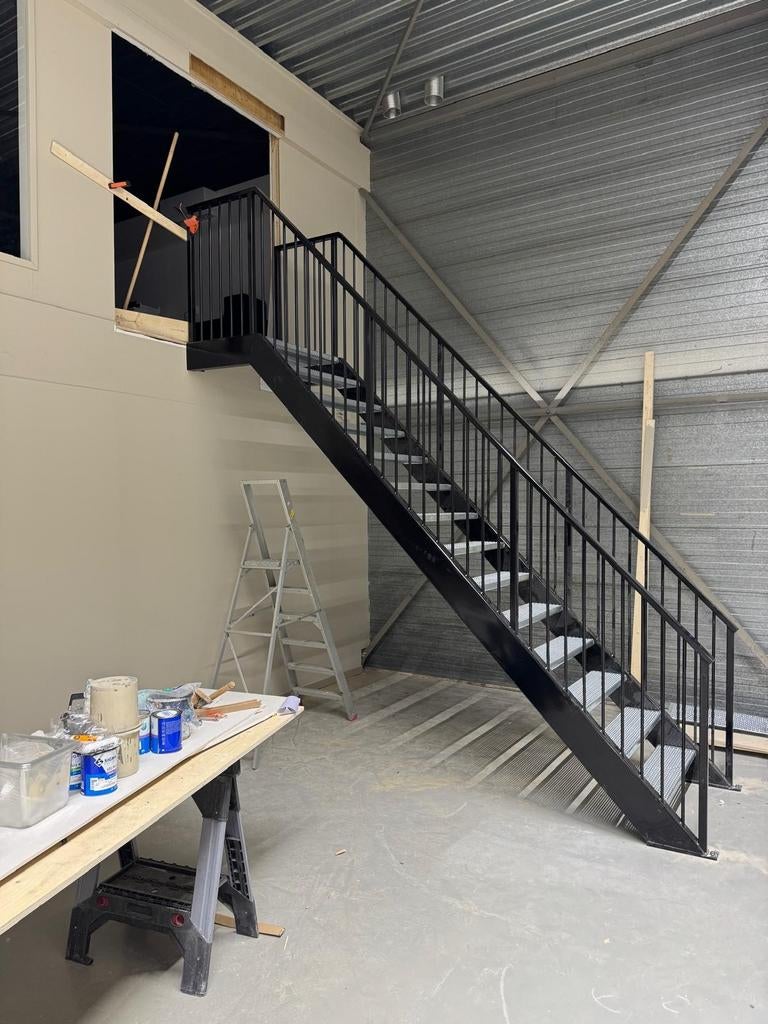 stalen trappen nieuw en gebruikt now101, Ophalen, 2 tot 4 meter