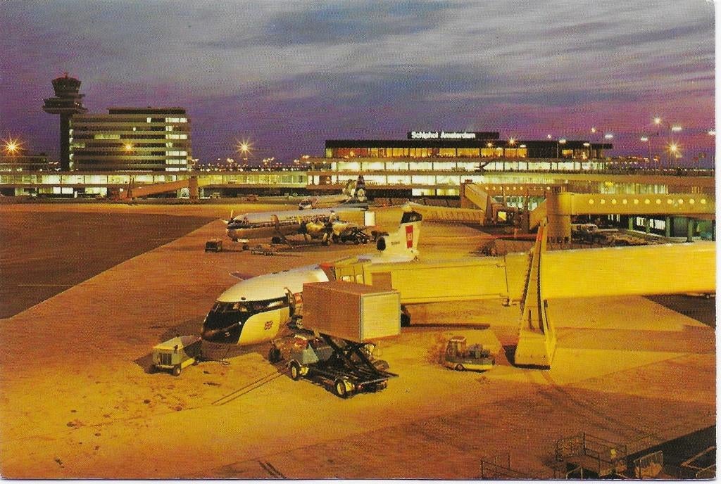 Amsterdam Schiphol Gelopen Ansichtkaart ( B4642 ), Verzamelen, Ansichtkaarten | Nederland, Ophalen of Verzenden, 1980 tot heden