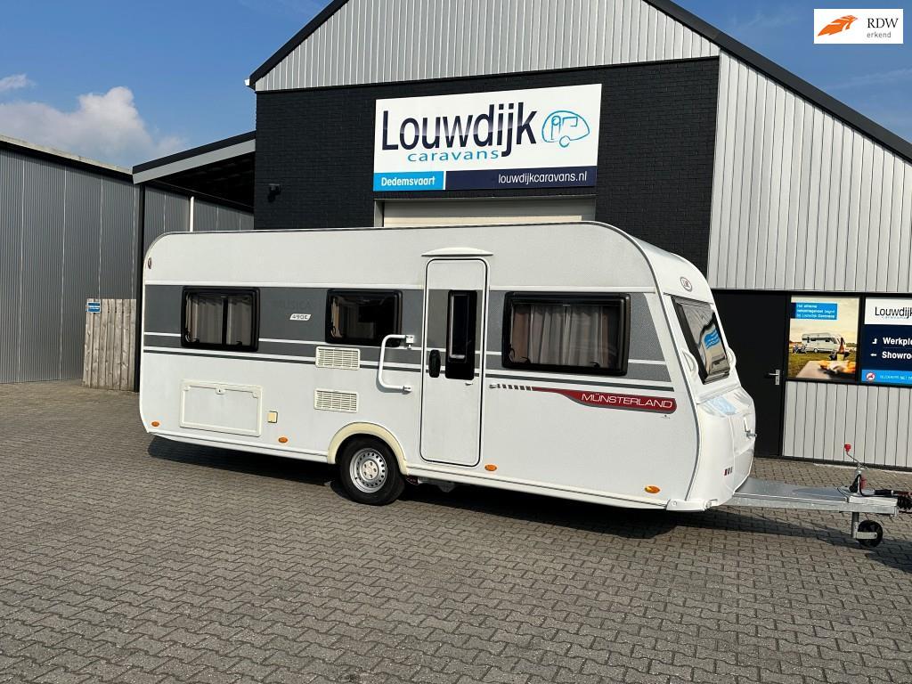 LMC Musica 490 E ’17 (Mover, Enkele Bedden), Rondzit, 7 tot 8 meter, Bedrijf, Kelvinstraat 23
7701BZ  Dedemsvaart, NL