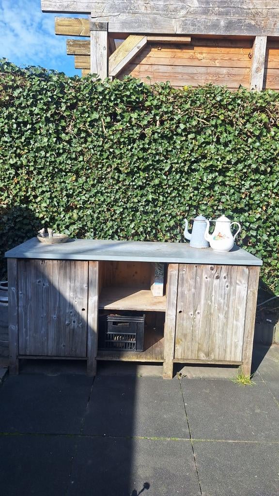 Robuuste houten tuinkast met deuren en planken. rvs blad., Tuin en Terras, Bergingen en Tuinkasten, Ophalen, Gebruikt, Hout, Overige typen