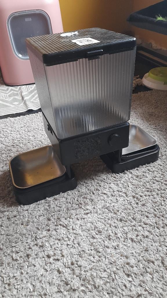 Voerautomaat smart 2 katten programmeerbaar Wifi, Dieren en Toebehoren, Ophalen, Zo goed als nieuw