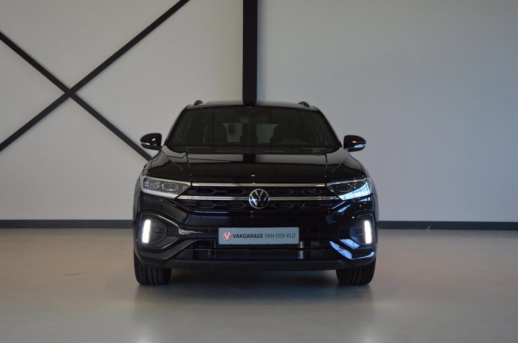 Volkswagen T-Roc R-Line | Panorama | IQ Light | ACC | Camera, 1258 kg, Zwart, 4 cilinders, 150 pk