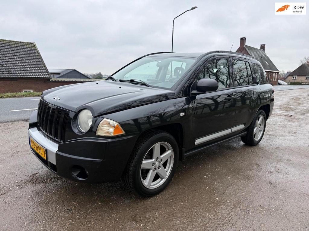 Jeep Compass 2.4 Limited AWD Cruise/Airco/Scherm, Automaat, 450 kg, Gebruikt, Zwart