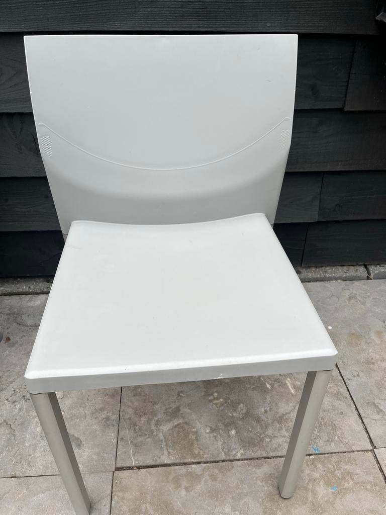 Grijze design stoel, Ophalen, Kunststof, Gebruikt, Eén
