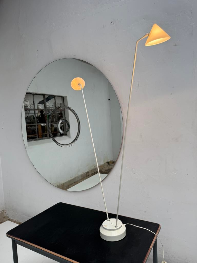 Hala Zeist post moderne verstelbare halogeen lamp Nurigarage, Huis en Inrichting, Lampen | Vloerlampen, Ophalen, Gebruikt, Glas