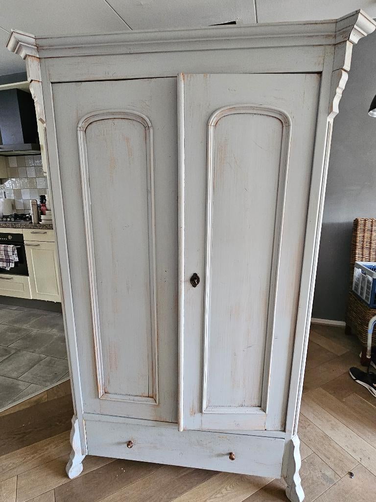 Grenen kast, Ophalen