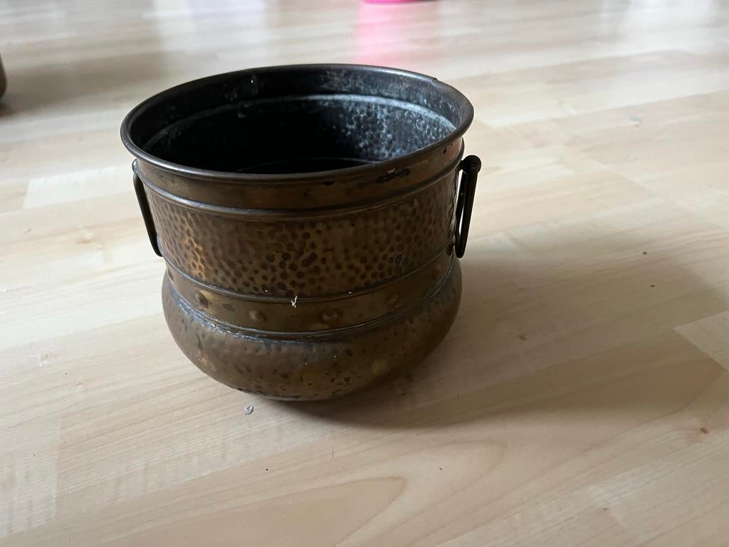 Antieke Geel Koperen Pot met Gehamerd Design, Ophalen of Verzenden, Koper