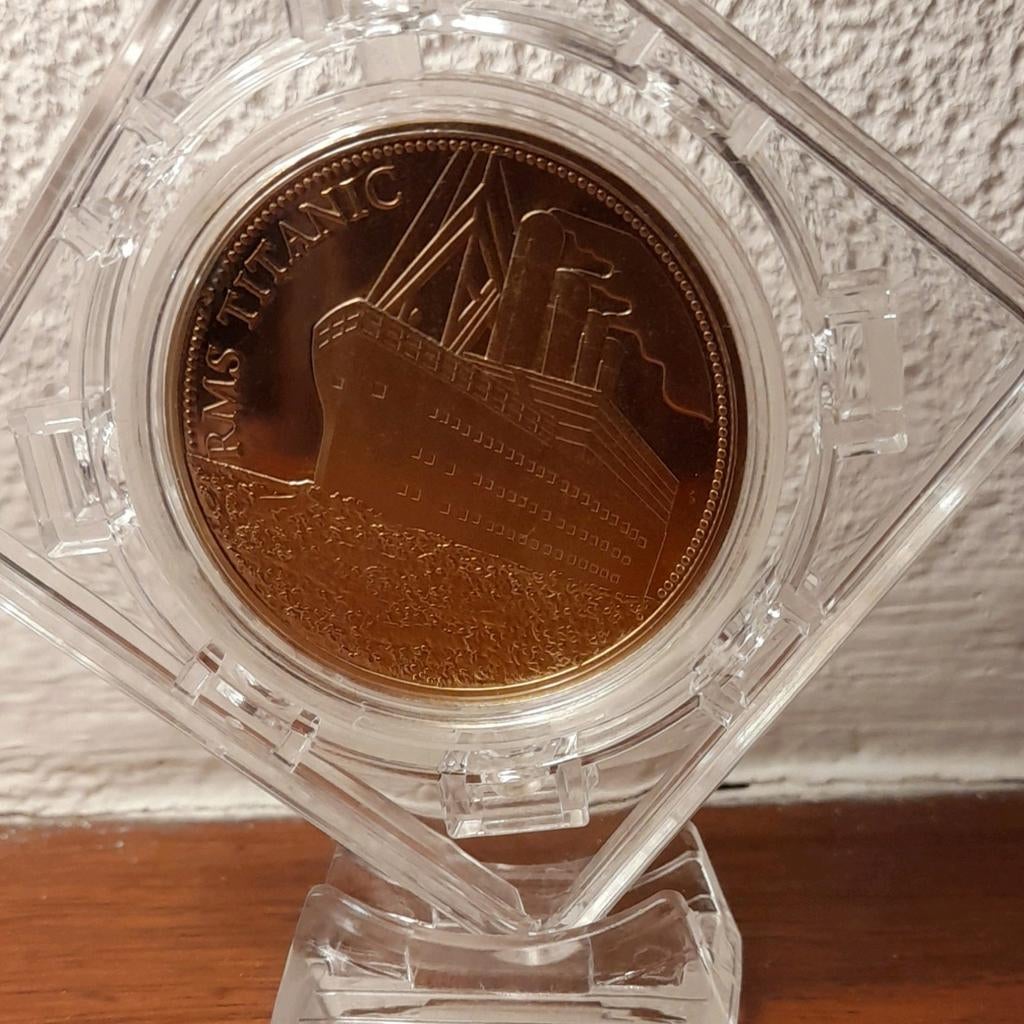 Mooie Titanic herinneringscentrum in prachtige standaard, Ophalen of Verzenden, Buitenland, Munten