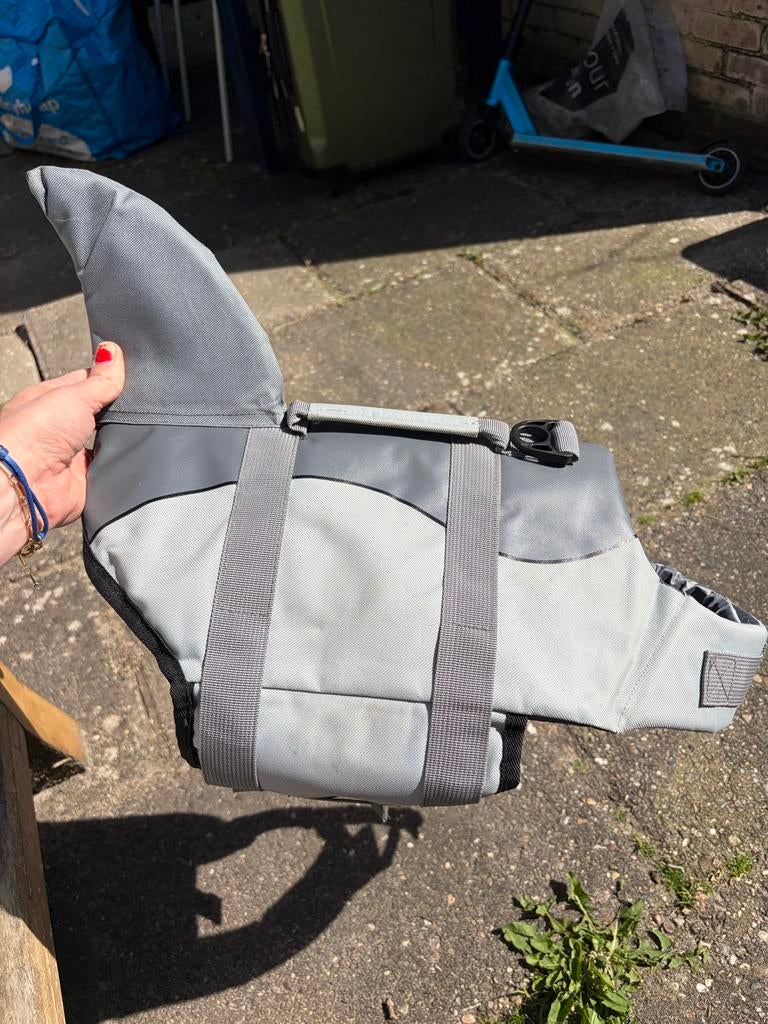 Honden zwemvest Shark maat L, Ophalen of Verzenden, Zo goed als nieuw, Hondenzwemvest