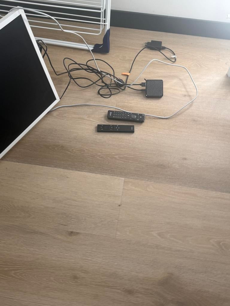 Witte tv met afstandsbedieningen, Ophalen, QLED, 50 Hz, Zo goed als nieuw