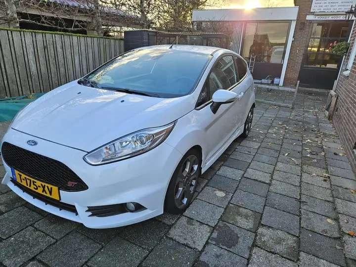 Ford Fiësta 1.6 ST | Cruisecontrol | Navi | Stoelverwarming, Auto's, Ford, Voorwielaandrijving, 1596 cc, 1063 kg, Zwart