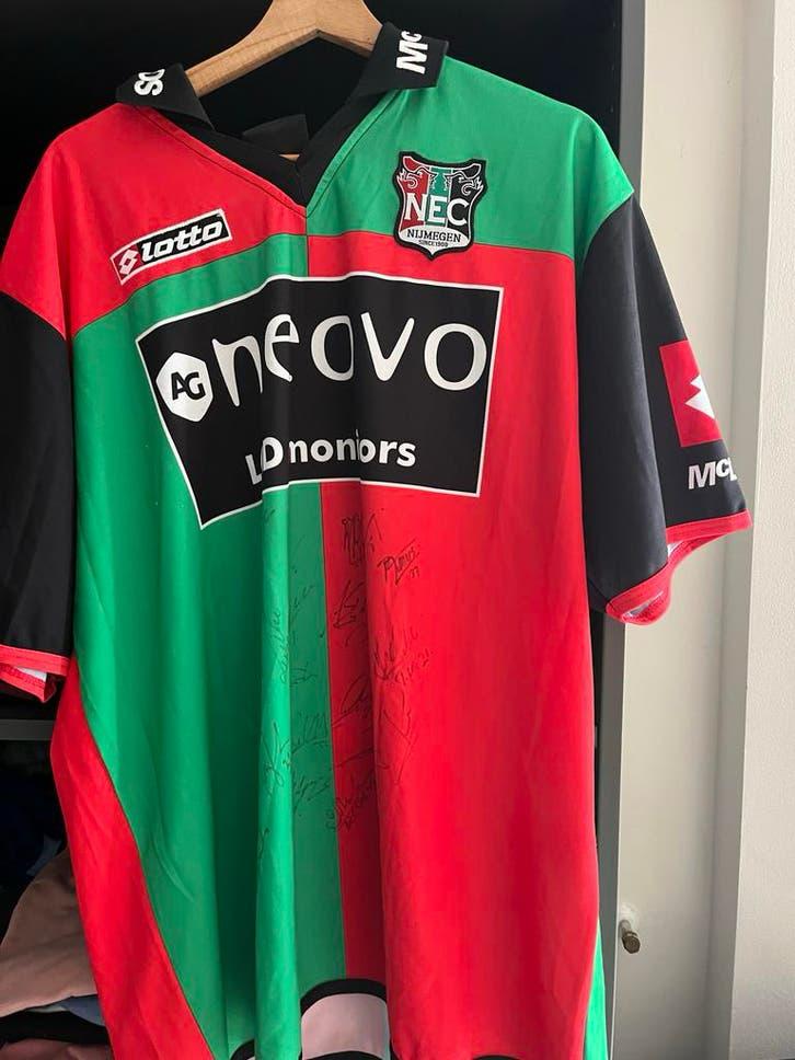 NEC Nijmegen shirt met handtekeningen, Ophalen of Verzenden, Gebruikt, Overige binnenlandse clubs, Shirt