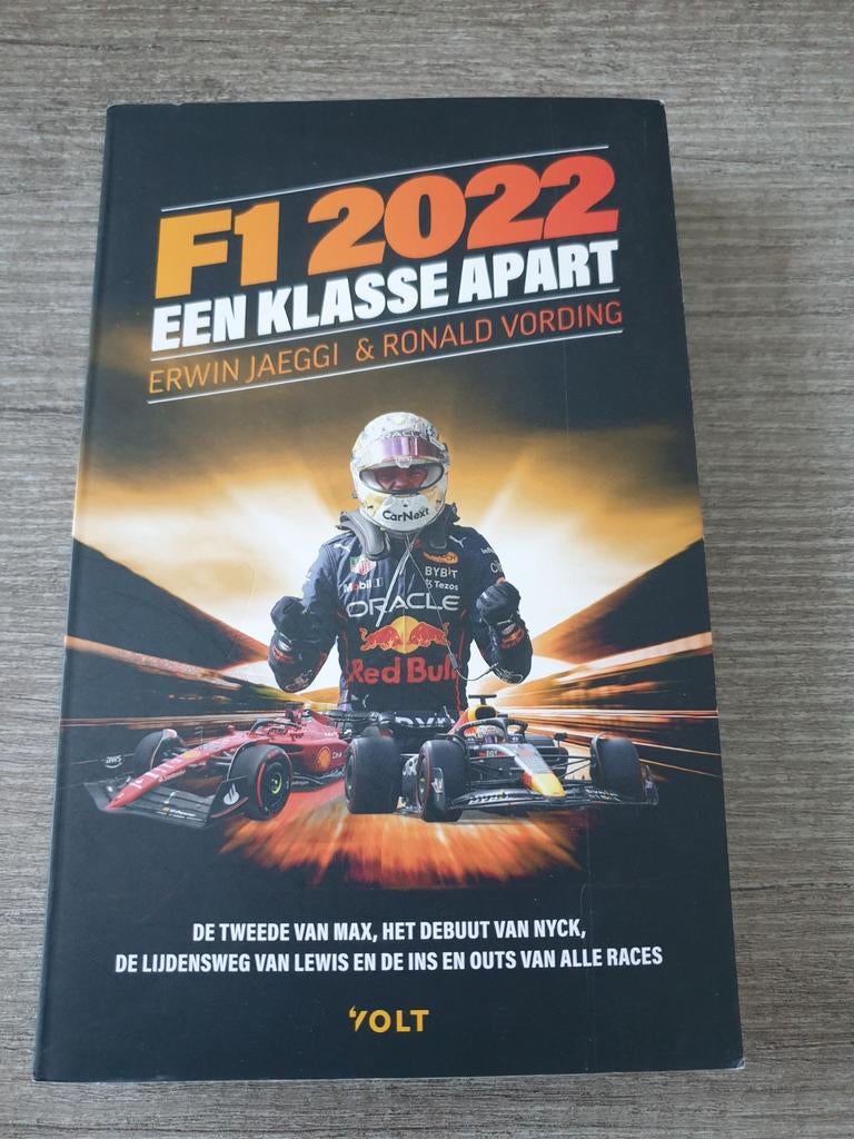 F1 2022 Een Klasse Apart, Ophalen of Verzenden, Gelezen