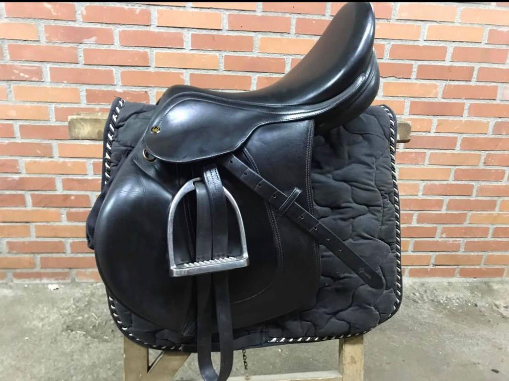 MacRider Grand Prix springzadel, Dieren en Toebehoren, Paarden en Pony's | Zadels, Zo goed als nieuw, Springen, Ophalen of Verzenden