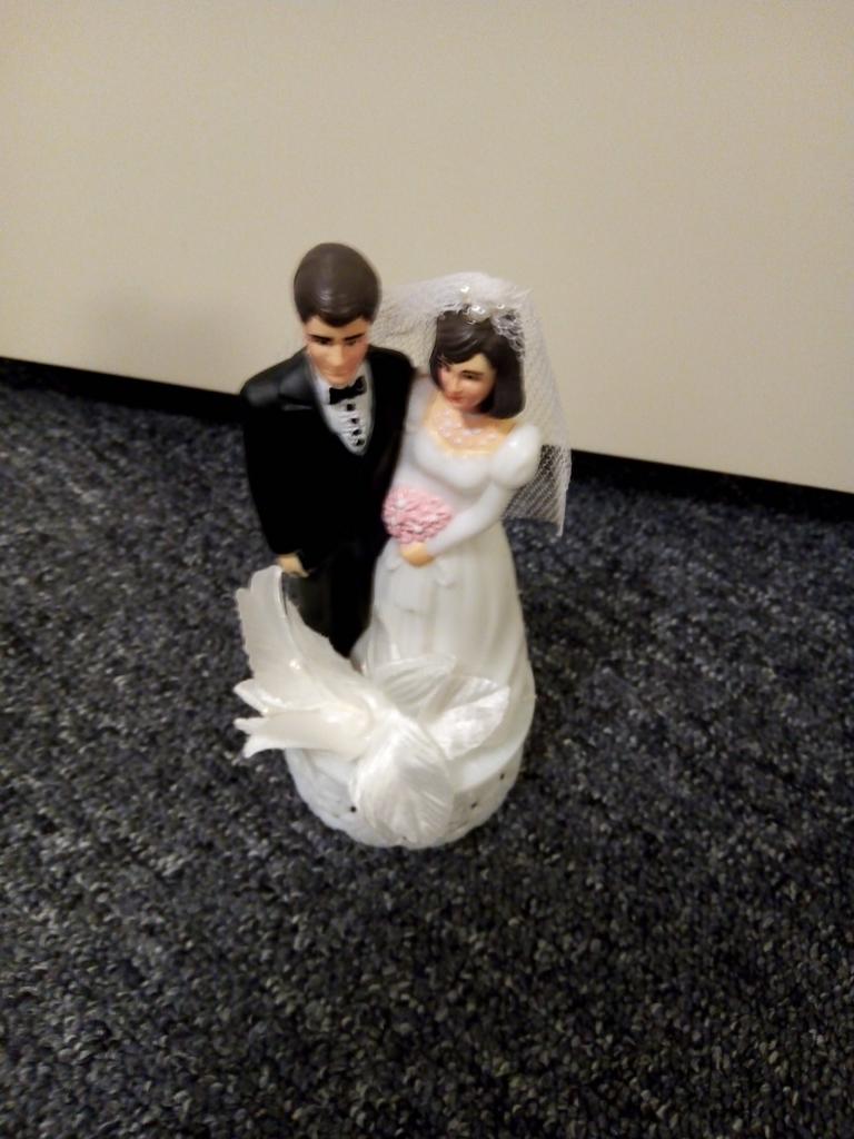 Taart bruidspaar, Hobby en Vrije tijd, Feestartikelen, Zo goed als nieuw, Versiering, Ophalen of Verzenden