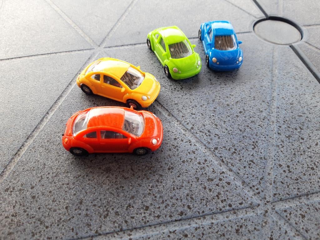 Setje van 4 VW New Beetle 3-inch modellen - Kentoys, Hobby en Vrije tijd, Modelauto's | Overige schalen, Ophalen of Verzenden