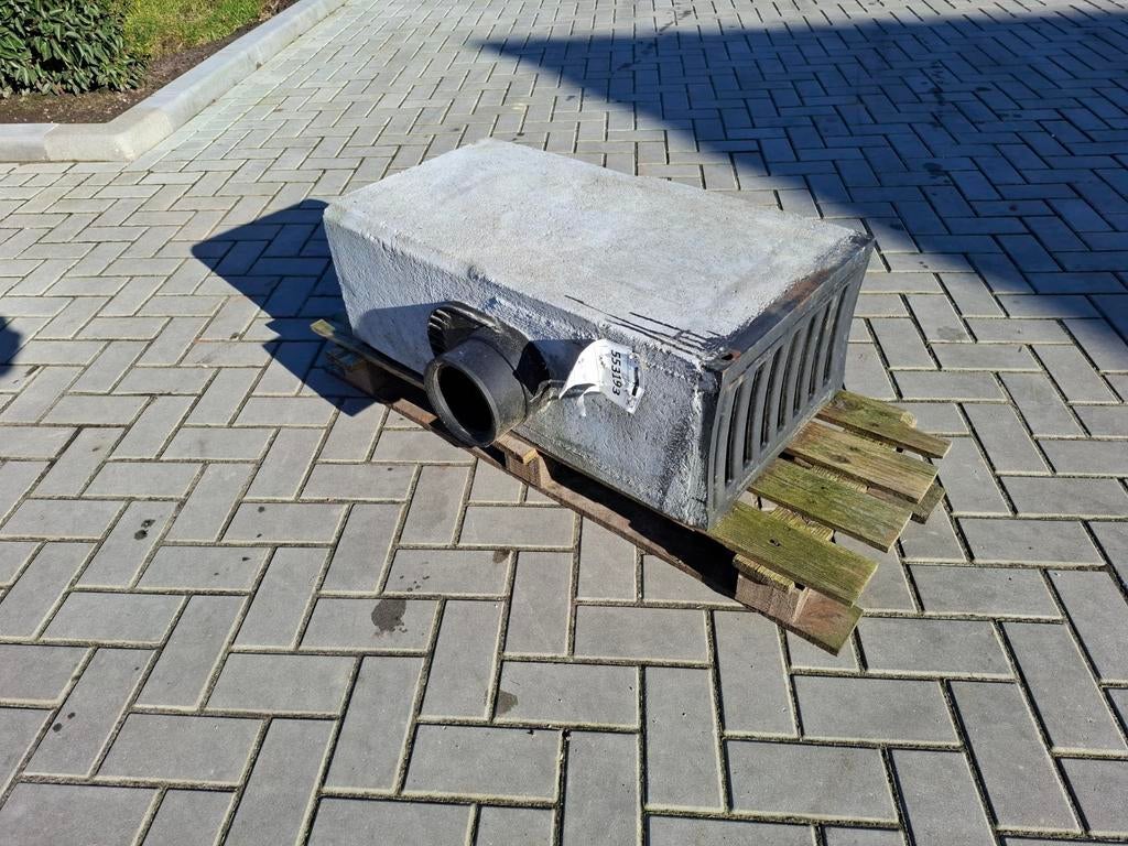 Nieuwe betonnen straatkolk, Ophalen