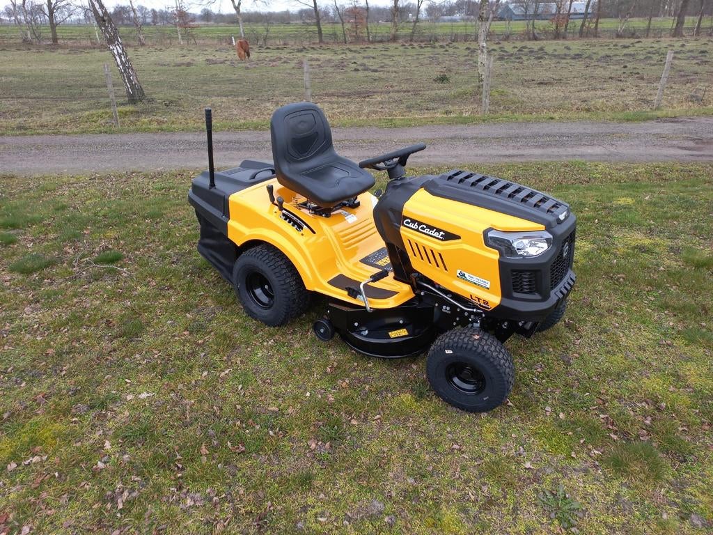 AANBIEDING Cub Cadet LT2 NR92 zitmaaier, Ophalen, Opvangbak, Nieuw, Cub Cadet