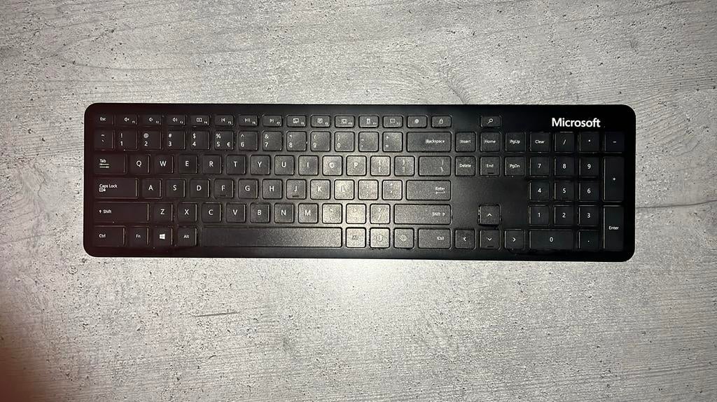 Microsoft Wireless Bluetooth Keyboard (Zwart) voor PC, Ophalen, Multimediatoetsen, Zo goed als nieuw, Draadloos