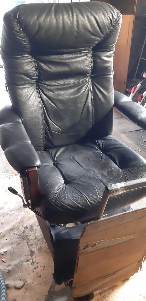 Te koop een goede sta op stoel, Huis en Inrichting, Fauteuils, Ophalen, 75 tot 100 cm, 50 tot 75 cm