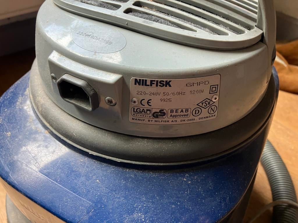 Nilfisk g90 1200w werkt maar harde zoem, Ophalen, Gebruikt