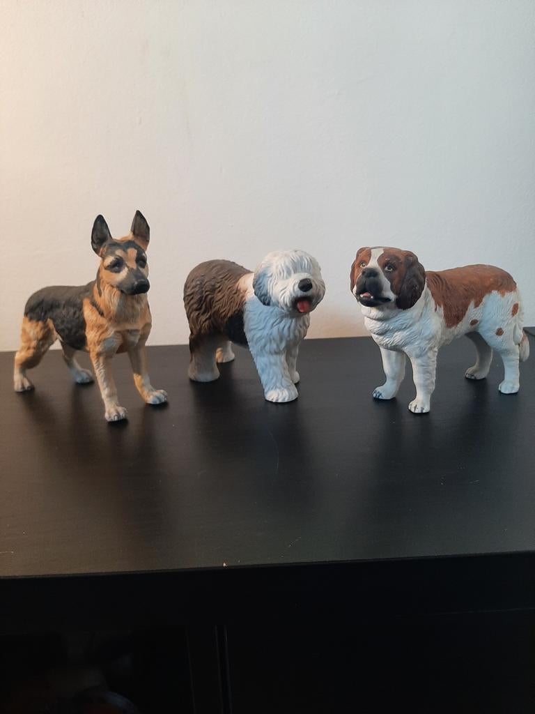 Honden beeldjes Akita porselein., Ophalen of Verzenden, Zo goed als nieuw, Hond of Kat, Beeldje of Figuurtje