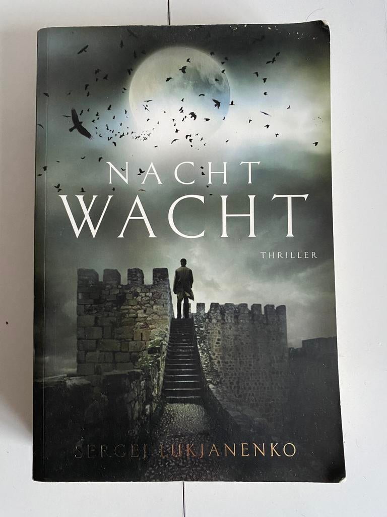 De Nachtwacht - Sergej Lukjanenko, Ophalen of Verzenden, Zo goed als nieuw, Spiritualiteit algemeen, Overige typen