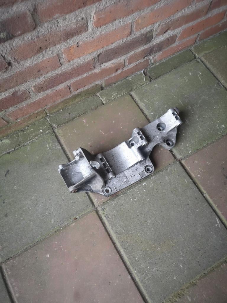 Audi TT 1.8 dynamo/aircopomp steun, Ophalen of Verzenden