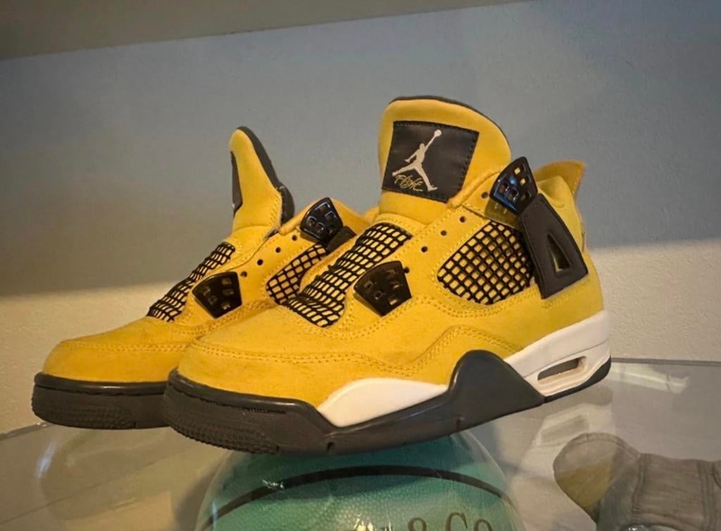 Jordan 4 Lightning GS Maat 36,5, Kleding | Dames, Schoenen, Geel, Ophalen of Verzenden, Sneakers of Gympen, Zo goed als nieuw