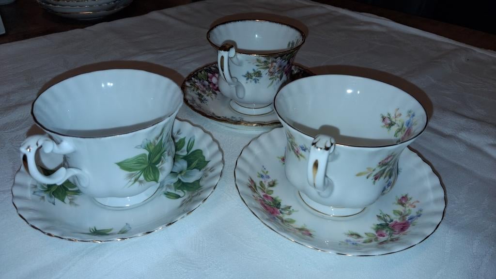 Royal Albert 3x mix & match Moss Rose Trillium Autum Roses, Ophalen of Verzenden