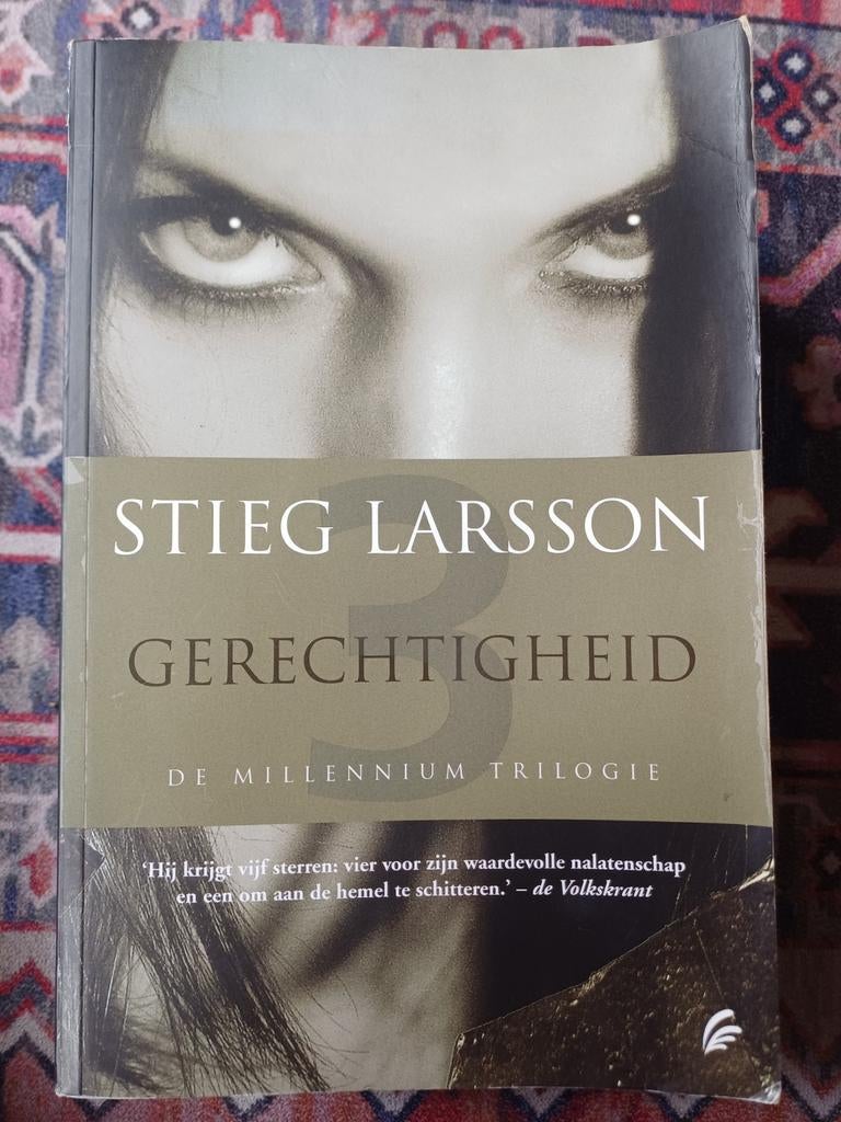 Stieg Larsson - Gerechtigheid (De Millennium Trilogie), Ophalen