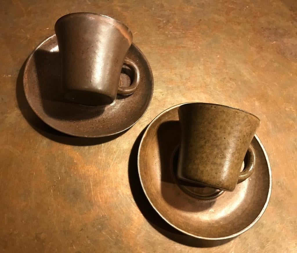 Vintage jaren 70 keramiek koffiekopjes met schotel, Antiek en Kunst, Antiek | Keramiek en Aardewerk, Ophalen of Verzenden