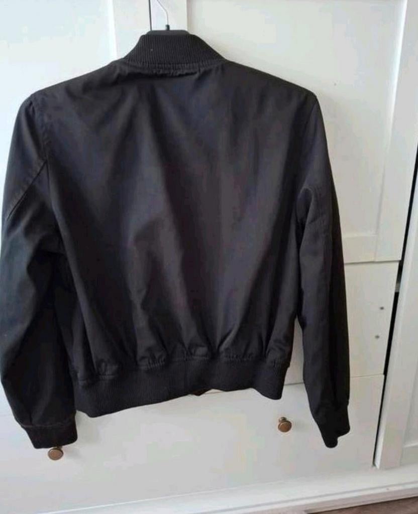 Bershka bomberjack maat L, Zwart, Maat 42/44 (L), Zo goed als nieuw, Bershka
