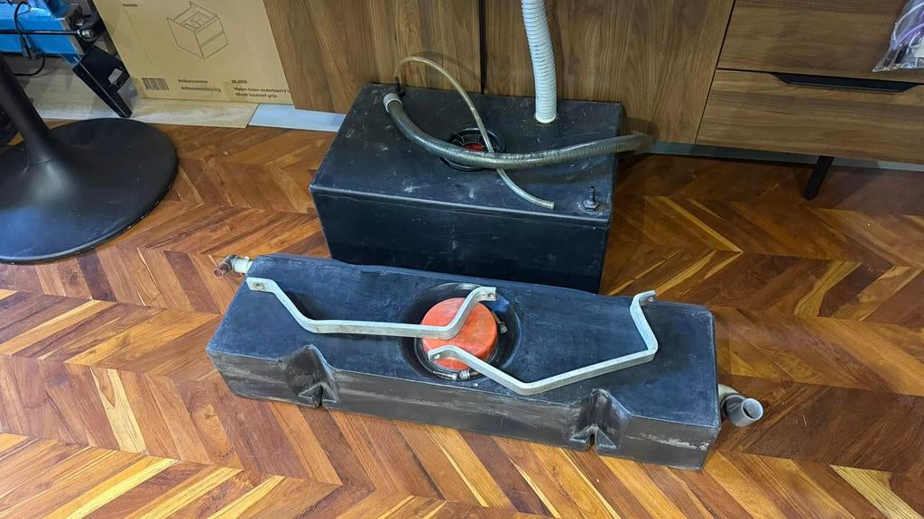 Schoon- en vuilwatertank voor camper, Ophalen, Gebruikt