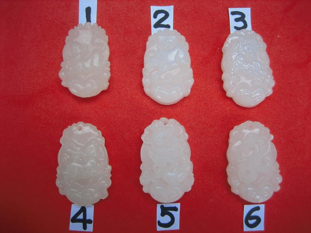 Echte chinees /chinese jade hangers,astrologie's, pakje 1, Ophalen of Verzenden, Nieuw, Wit, Steen of Mineraal