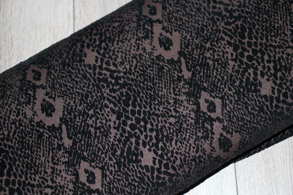 Jersey achtige stof - bruin / zwart velours design #2909, Bruin, 120 cm of meer, Ophalen of Verzenden, Polyester