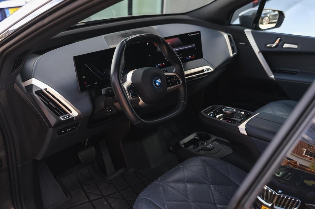 BMW iX xDrive40 High Executive / Sportpakket / Trekhaak / Pa, Start-stop-systeem, Gebruikt, Met garantie (alle), 24 min