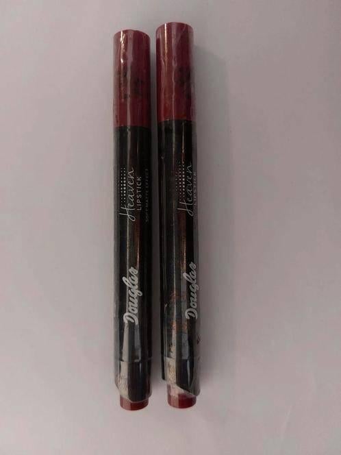 2 Nieuwe heaven lipstick Douglas (advr 50 ), Lippen, Paars, Nieuw, Ophalen of Verzenden